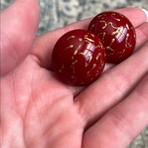 Vintage Avon Red and Gold Decorative Gold toned Earrings.